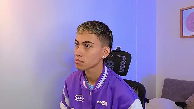 yulian vasquez online show from October 6, 12:24 pm