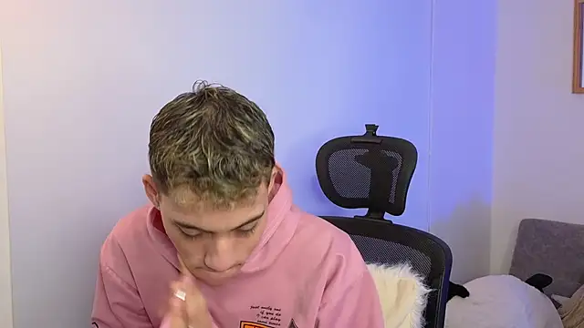 yulian vasquez online show from October 8, 12:25 pm