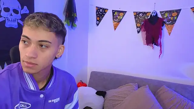 yulian vasquez online show from October 13, 12:27 pm