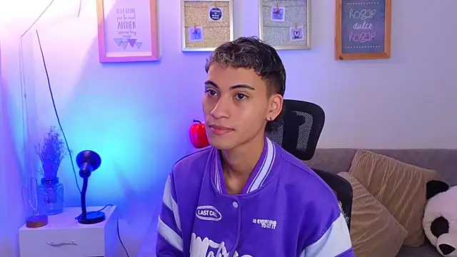 yulian vasquez online show from November 4, 12:26 pm