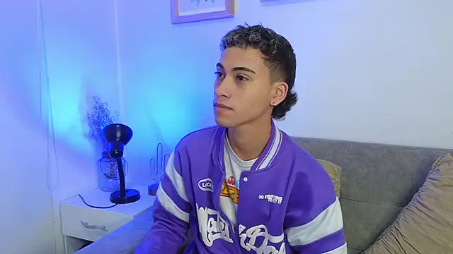 yulian vasquez online show from December 1, 12:32 pm