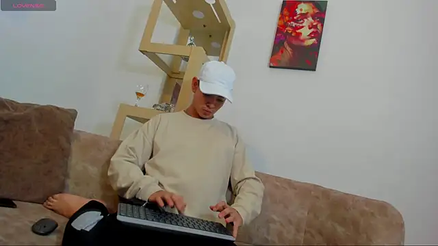 LoganTwink18 online show from January 11, 5:12 am