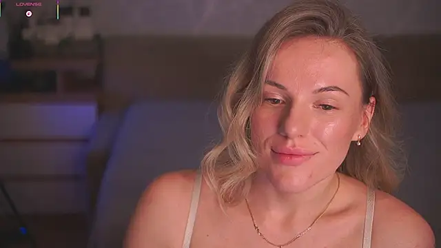 Vanille Mystery online show from May 2, 4:34 pm