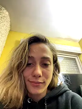 Snapshot of blond-96 chatting on October 27, 9:02 am blond-96 online show from October 27, 9:02 am