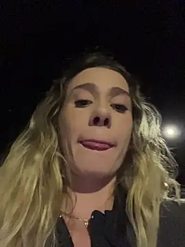 Snapshot of blond-96 chatting on November 22, 1:04 am blond-96 online show from November 22, 1:04 am