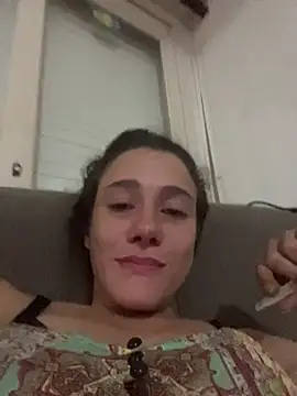 Snapshot of blond-96 chatting on February 1, 7:29 am blond-96 online show from February 1, 7:29 am