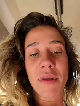 Snapshot of blond-96 chatting on February 22, 10:47 am blond-96 online show from February 22, 10:47 am