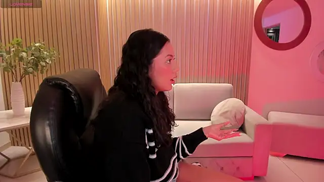 AmbarJames  online show from November 15, 11:40 am