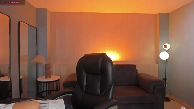 Snapshot of SophieHouston_ chatting on June 5, 2:51 am SophieHouston online show from June 5, 2:51 am