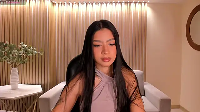 Snapshot of SophieHouston_ chatting on June 11, 2:44 am SophieHouston online show from June 11, 2:44 am