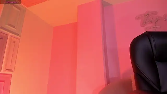 SophieHouston  online show from July 8, 3:00 am
