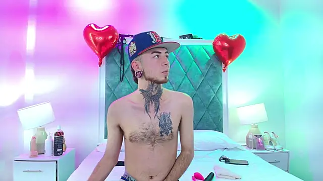 Snapshot of Asha_zuri_and_adam chatting on October 21, 12:39 pm Asha zuri and adam online show from October 21, 12:39 pm