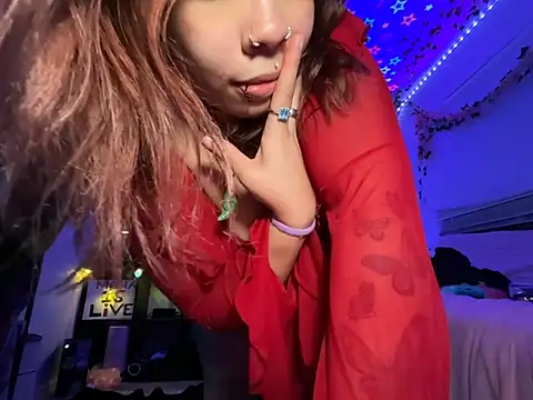 Snapshot of moan4mona chatting on June 4, 3:23 am moan4mona online show from June 4, 3:23 am
