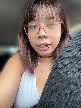 Snapshot of moan4mona chatting on June 8, 3:01 pm moan4mona online show from June 8, 3:01 pm