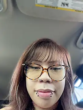 Snapshot of moan4mona chatting on June 30, 3:02 pm moan4mona online show from June 30, 3:02 pm