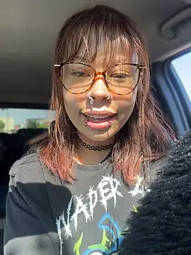 Snapshot of moan4mona chatting on July 1, 3:45 pm moan4mona online show from July 1, 3:45 pm