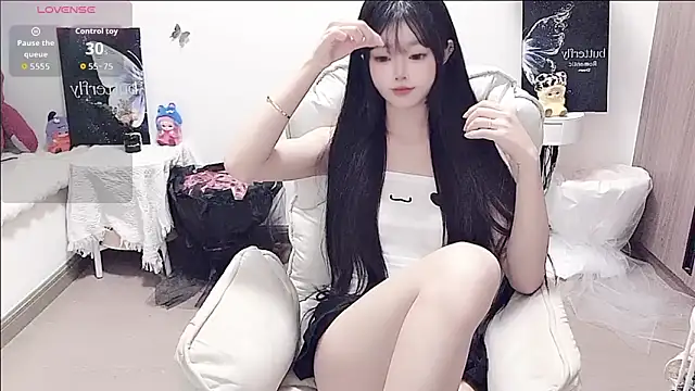 Snapshot of -EEBABY chatting on May 17, 7:43 pm -EEBABY online show from May 17, 7:43 pm