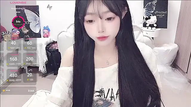 Snapshot of -EEBABY chatting on June 19, 12:53 pm -EEBABY online show from June 19, 12:53 pm