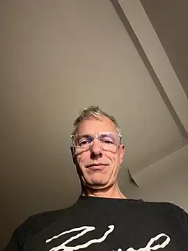 Snapshot of SexyLeon8 chatting on November 12, 11:36 pm SexyLeon8 online show from November 12, 11:36 pm