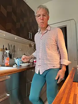 Snapshot of SexyLeon8 chatting on January 6, 10:52 am SexyLeon8 online show from January 6, 10:52 am