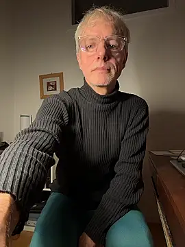 Snapshot of SexyLeon8 chatting on January 7, 4:42 pm SexyLeon8 online show from January 7, 4:42 pm