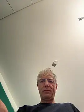 Snapshot of SexyLeon8 chatting on January 11, 3:39 pm SexyLeon8 online show from January 11, 3:39 pm