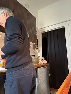 Snapshot of SexyLeon8 chatting on January 15, 9:25 am SexyLeon8 online show from January 15, 9:25 am