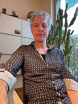 Snapshot of SexyLeon8 chatting on February 1, 3:21 pm SexyLeon8 online show from February 1, 3:21 pm