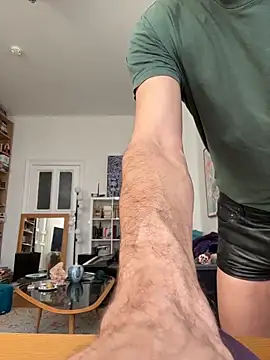 Snapshot of SexyLeon8 chatting on March 3, 7:14 am SexyLeon8 online show from March 3, 7:14 am