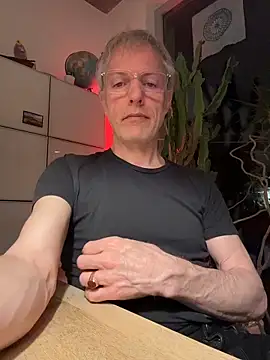 Snapshot of SexyLeon8 chatting on March 26, 10:04 pm SexyLeon8 online show from March 26, 10:04 pm