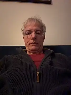 Snapshot of SexyLeon8 chatting on April 7, 8:20 pm SexyLeon8 online show from April 7, 8:20 pm