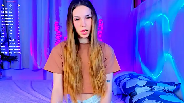 Snapshot of -CindyLou chatting on September 25, 8:23 pm -CindyLou online show from September 25, 8:23 pm