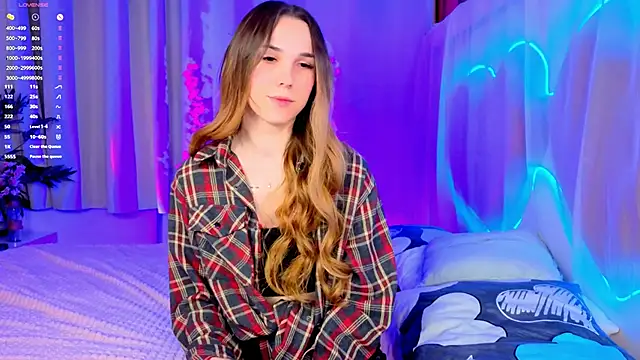 Snapshot of -CindyLou chatting on October 4, 8:29 pm -CindyLou online show from October 4, 8:29 pm