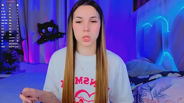 Snapshot of -CindyLou chatting on October 23, 8:18 pm -CindyLou online show from October 23, 8:18 pm