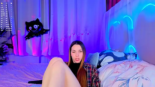 Snapshot of -CindyLou chatting on October 24, 8:27 pm -CindyLou online show from October 24, 8:27 pm