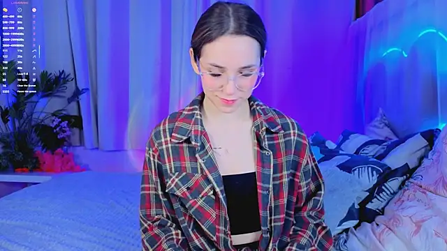 Snapshot of -CindyLou chatting on November 22, 5:17 am -CindyLou online show from November 22, 5:17 am