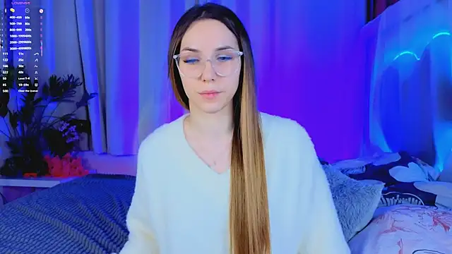 Snapshot of -CindyLou chatting on November 23, 5:18 am -CindyLou online show from November 23, 5:18 am