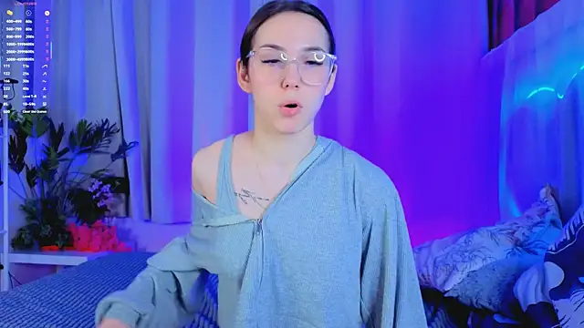 Snapshot of -CindyLou chatting on November 26, 5:19 am -CindyLou online show from November 26, 5:19 am