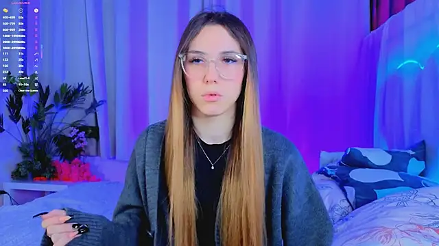 Snapshot of -CindyLou chatting on November 29, 5:21 am -CindyLou online show from November 29, 5:21 am