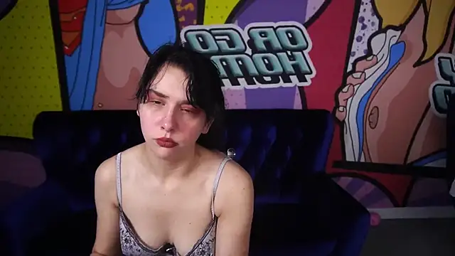 Snapshot of LiviaShy chatting on December 4, 8:28 pm LiviaShy online show from December 4, 8:28 pm