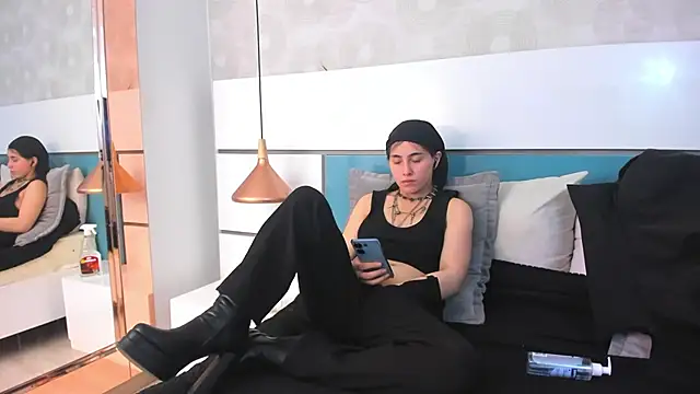 Ashkoreh online show from February 20, 7:47 pm