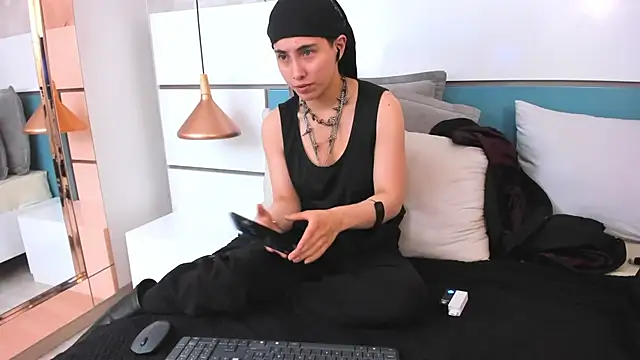 Ashkoreh online show from March 7, 9:34 pm