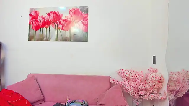 Snapshot of pinky_f00x chatting on June 5, 7:52 pm pinky f00x online show from June 5, 7:52 pm