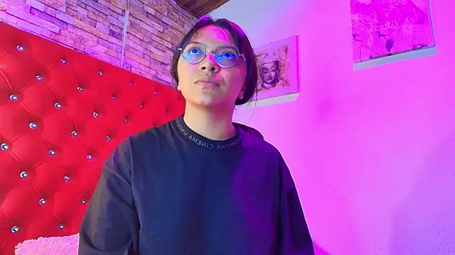 Snapshot of Victoria_Thompson1 chatting on September 14, 1:32 pm Victoria Thompson1 online show from September 14, 1:32 pm