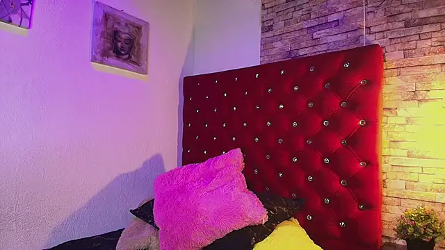 Snapshot of Victoria_Thompson1 chatting on October 14, 9:04 pm Victoria Thompson1 online show from October 14, 9:04 pm