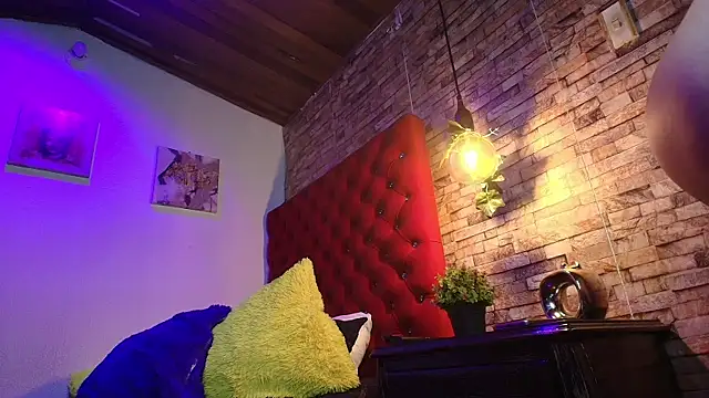 Snapshot of Victoria_Thompson1 chatting on November 8, 8:51 pm Victoria Thompson1 online show from November 8, 8:51 pm