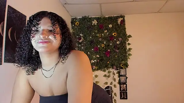 chloe kisses online show from October 16, 11:44 am