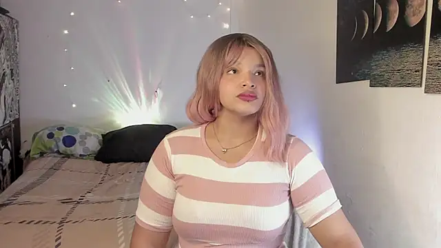 chloe kisses online show from May 2, 11:37 am
