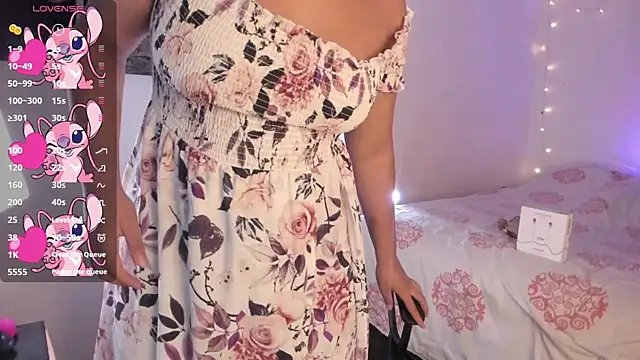 Snapshot of chloe_kisses chatting on May 28, 11:40 am chloe kisses online show from May 28, 11:40 am