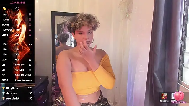 Snapshot of chloe_kisses chatting on June 15, 11:45 am chloe kisses online show from June 15, 11:45 am